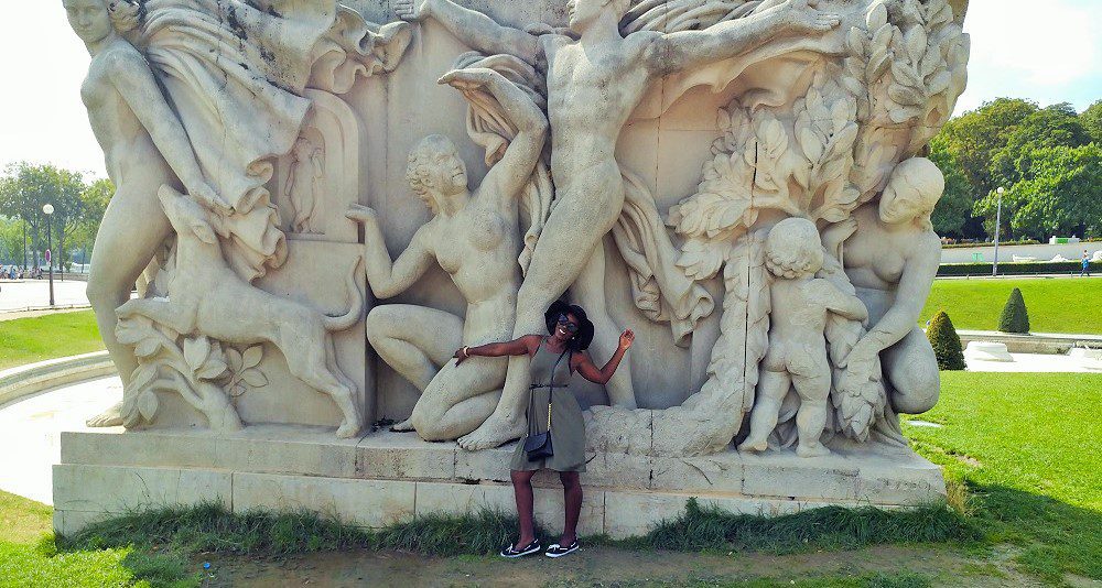 Shylo with statues at the Palais de chaillot in Paris