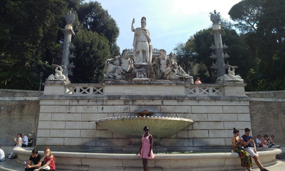 Shylo at the Pincio fountain in Piazza Del Popolo