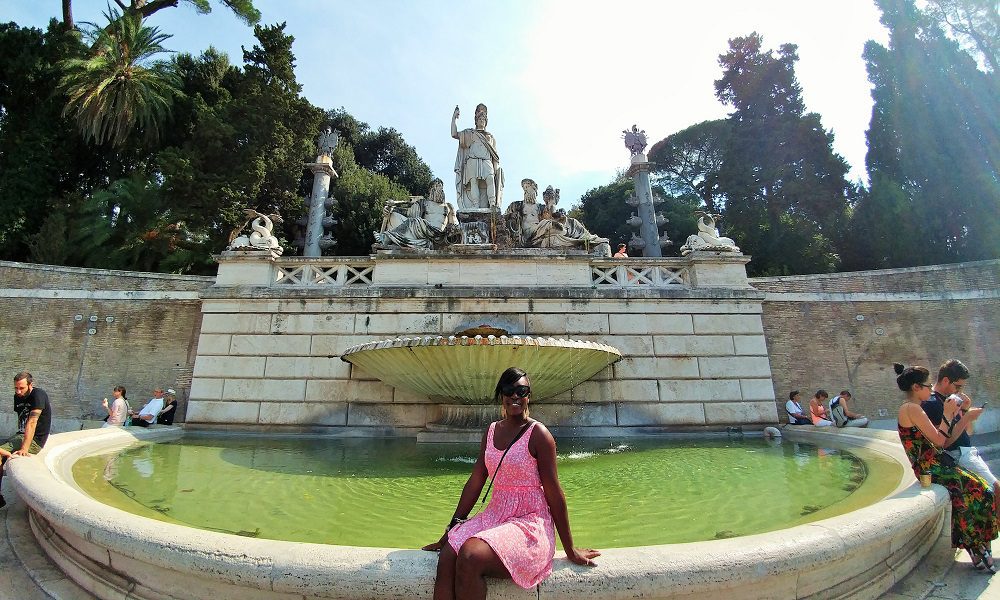 Shylo with the Pincio fountain in Piazza Del Popolo
