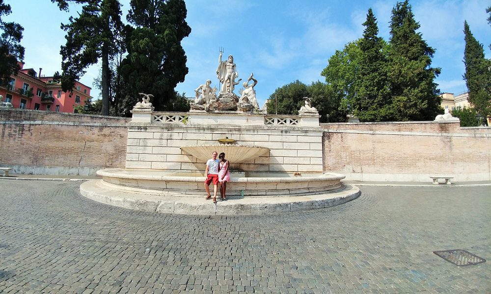 Shylo and Yann at the Fountain of Neptune in Piazza del Popolo
