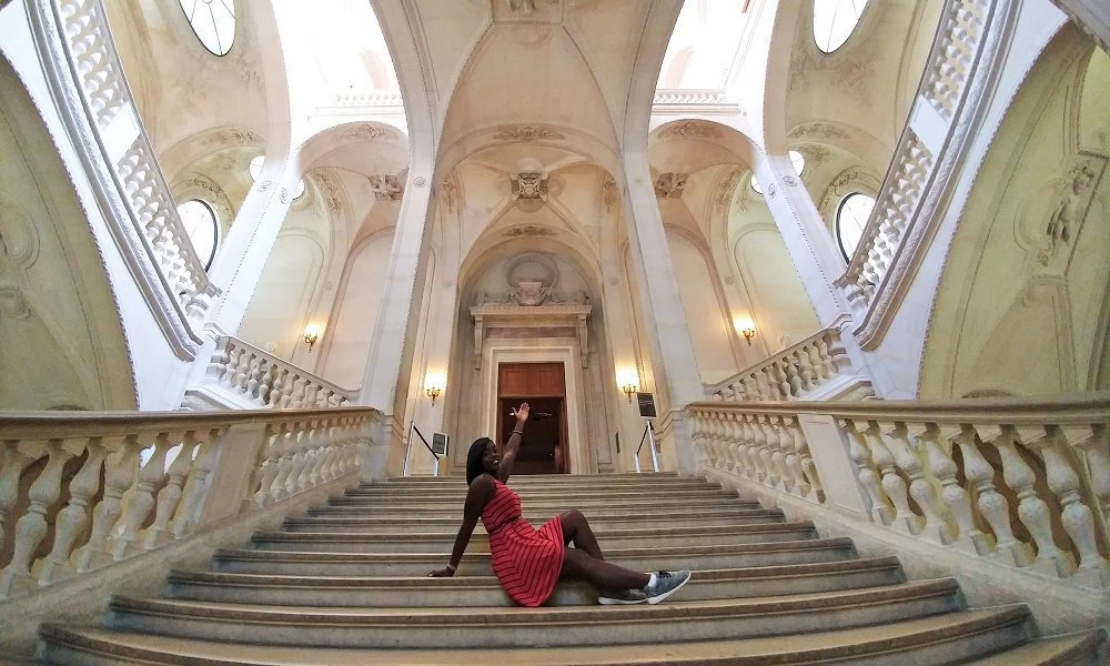 Shylo at the Louvre in Paris