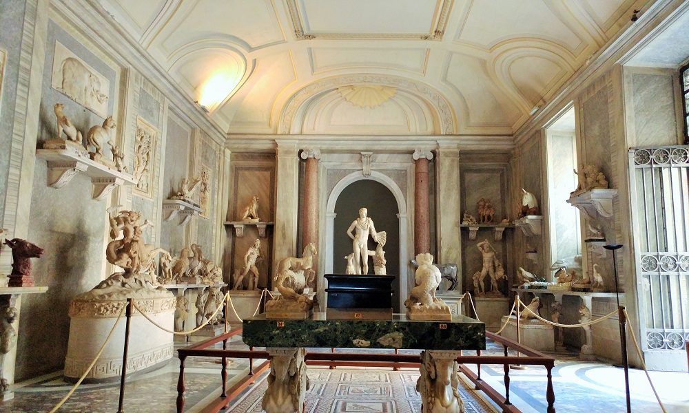 Room full of statues in the Vatican Museum