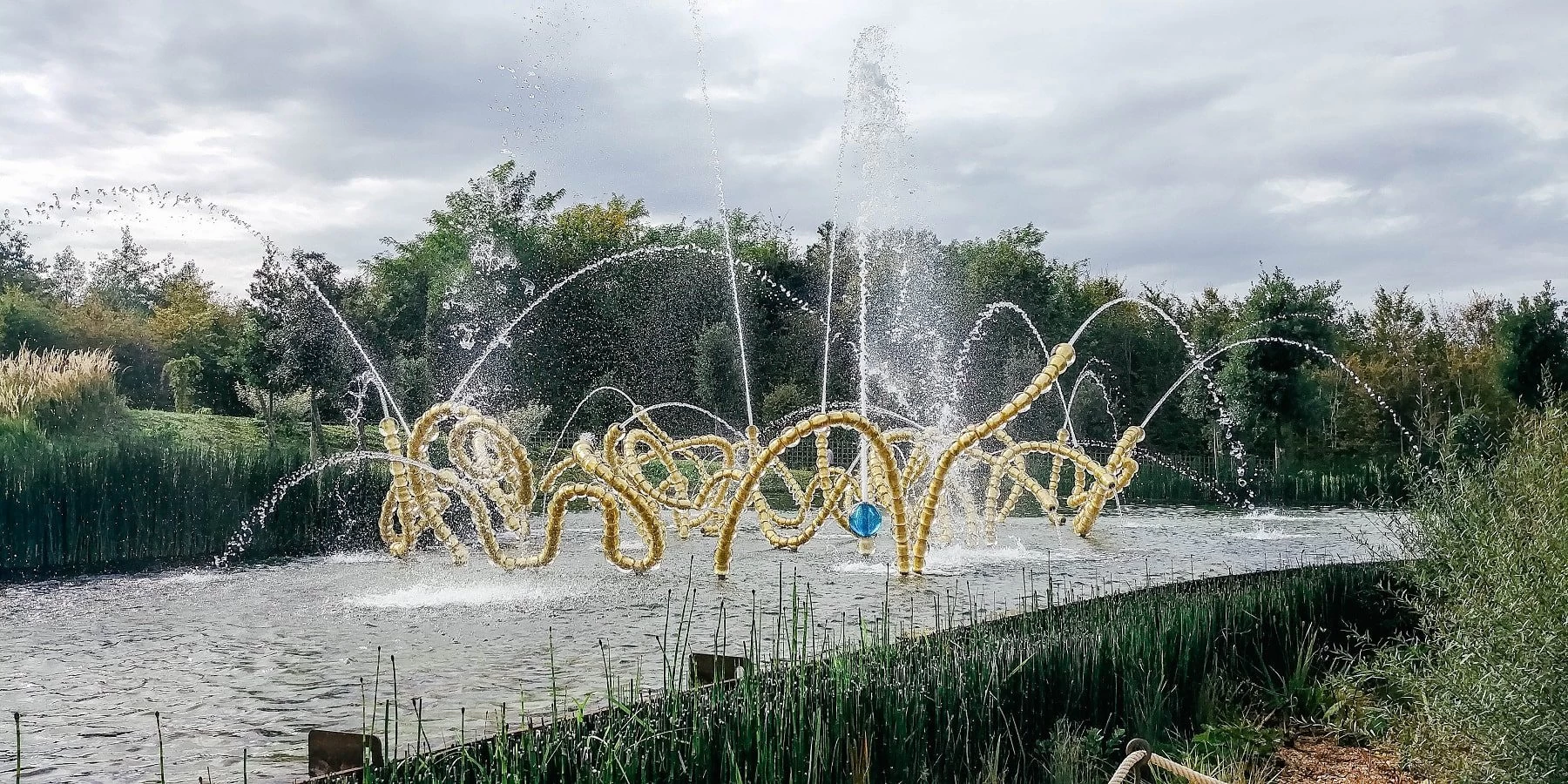 Funky water fountain in the Jardins de Versailles 