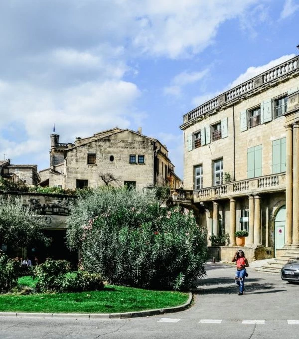 A walk through the charming village of Uzès