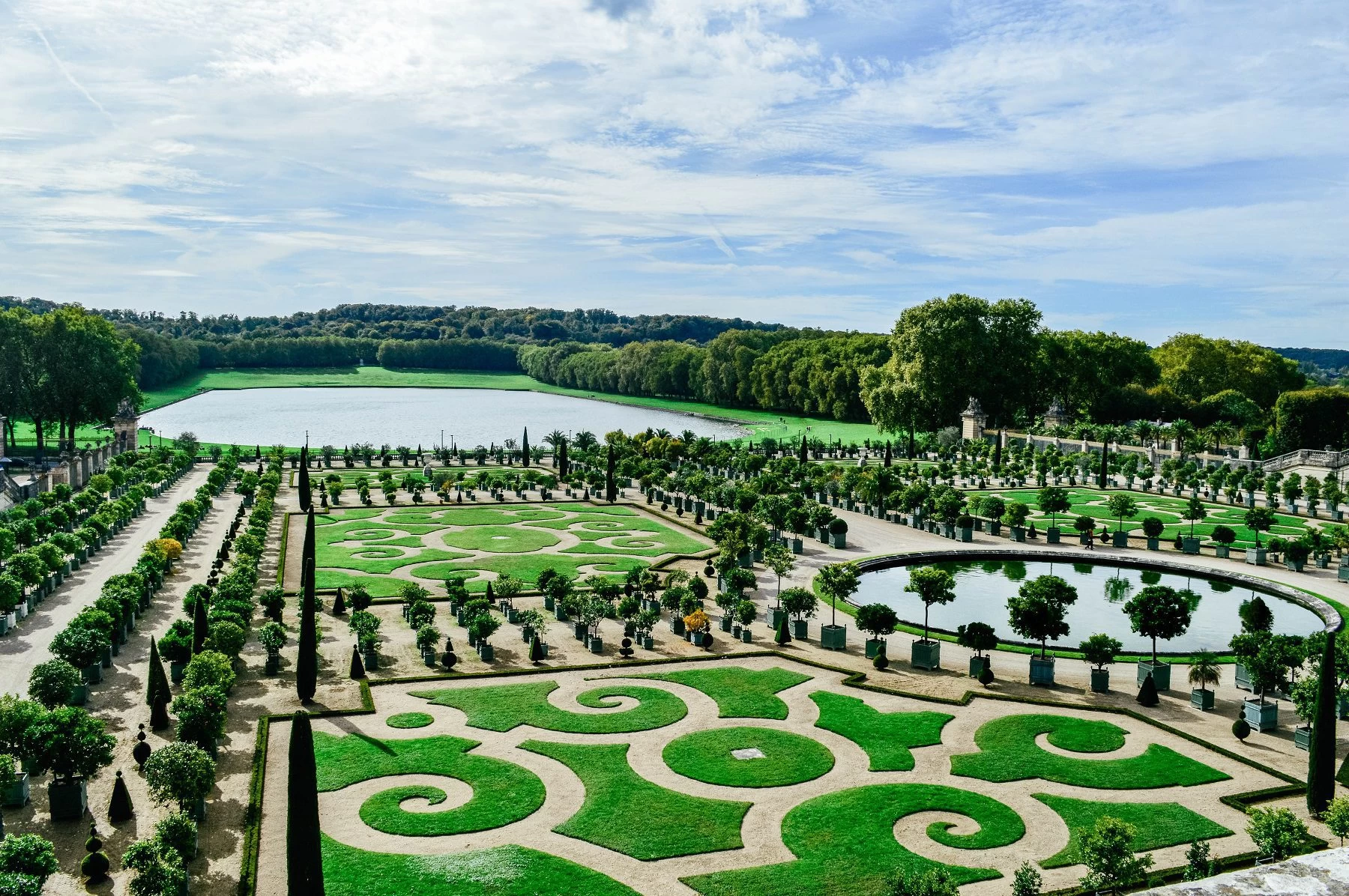 Visiting the garden of Versailles in the fall