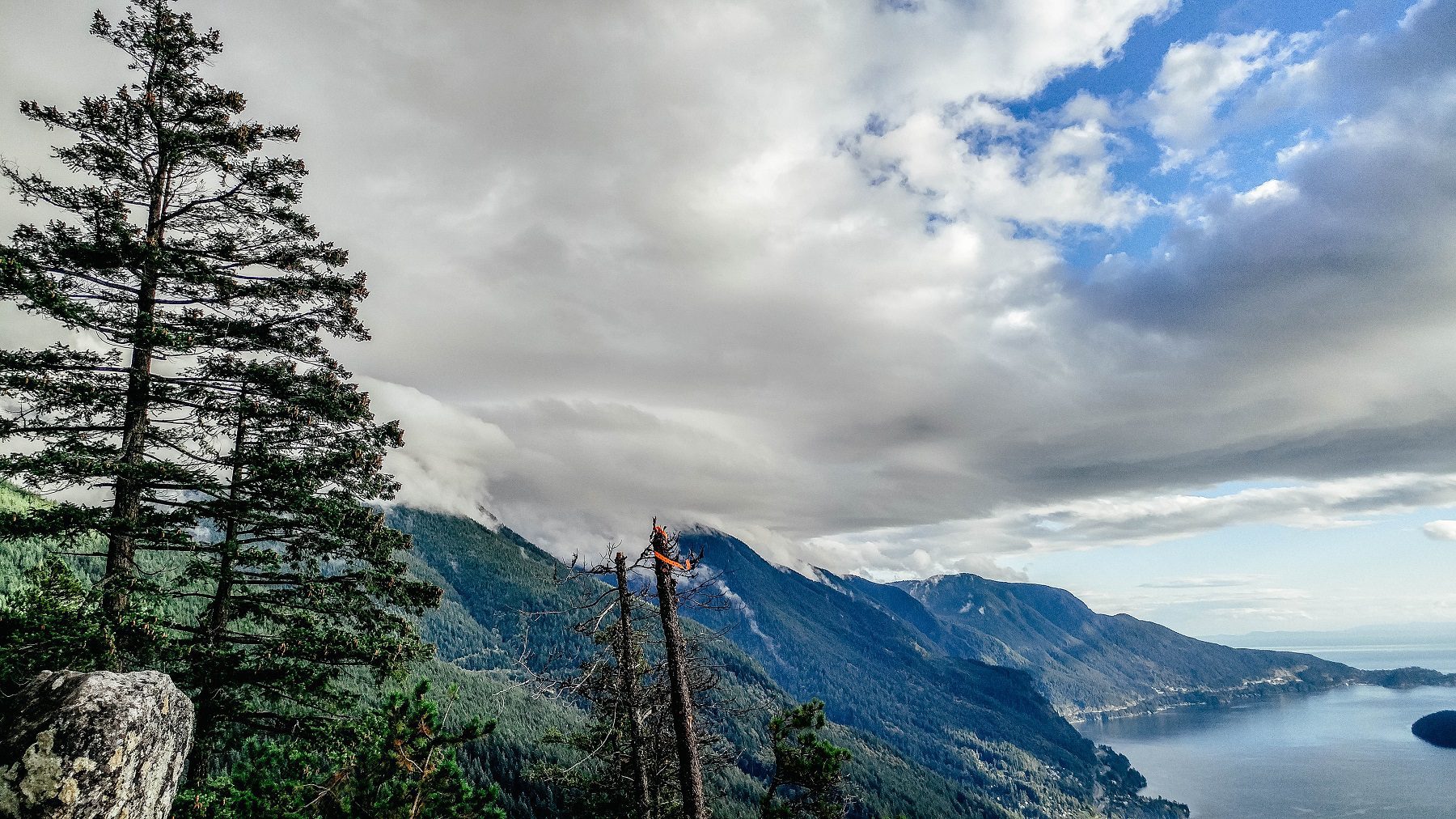 Tunnel Bluffs lookout point