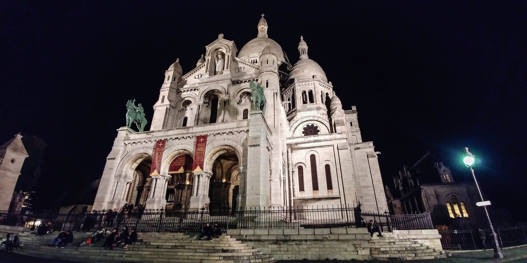 Sacré-Cœur in Montmartre at night