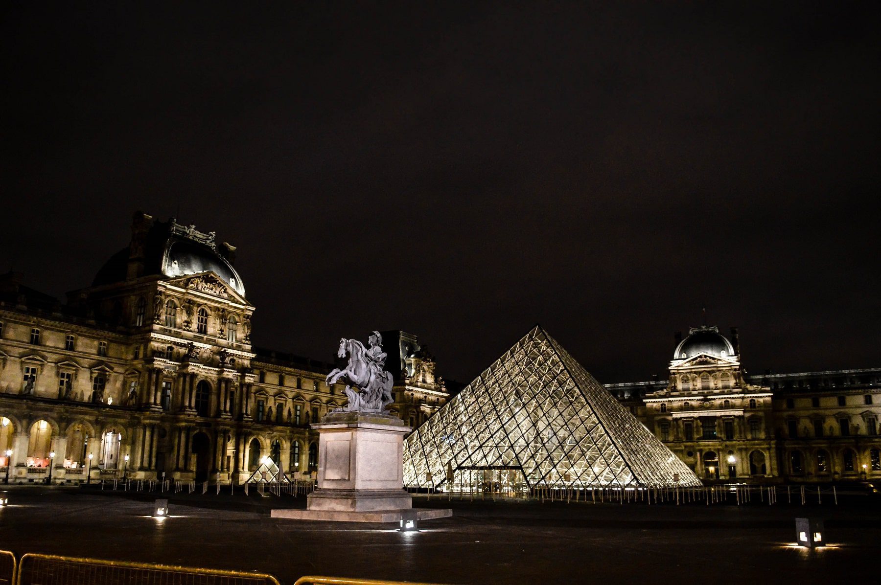 21 photos of Paris at night to inspire your next visit
